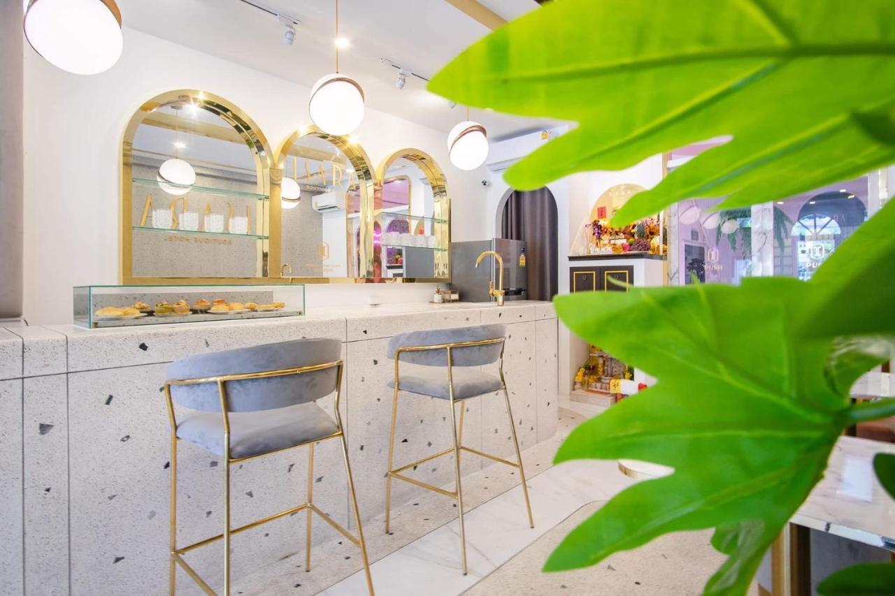 Isara Boutique And Cafe Hotel