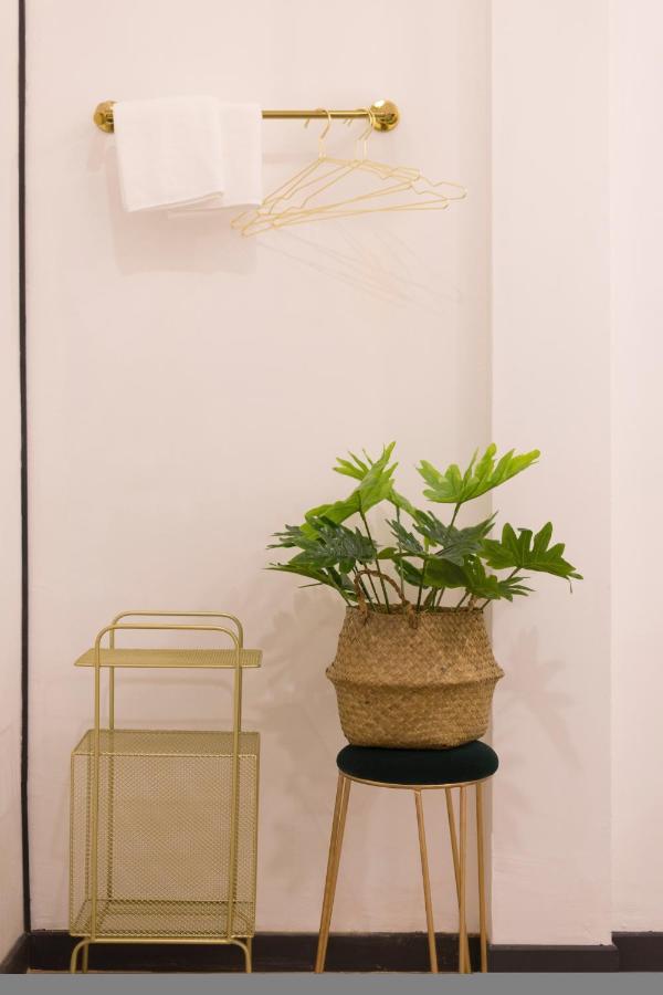 Isara Boutique And Cafe
