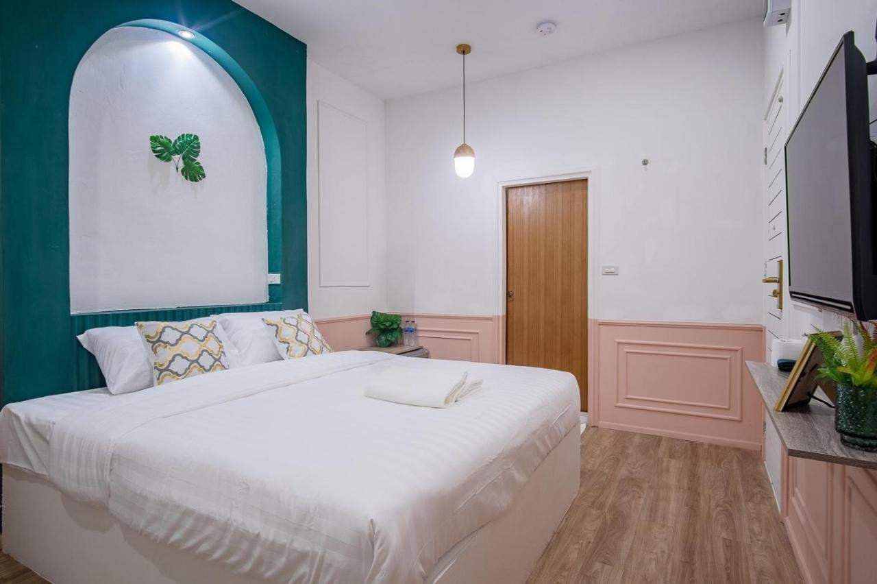 Isara Boutique And Cafe Hotel