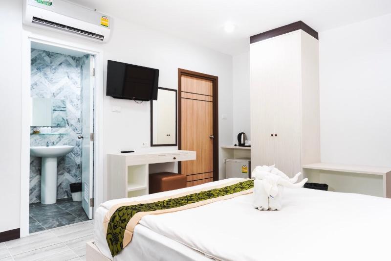 Neptuna Hotel By Maduzi Phuket
