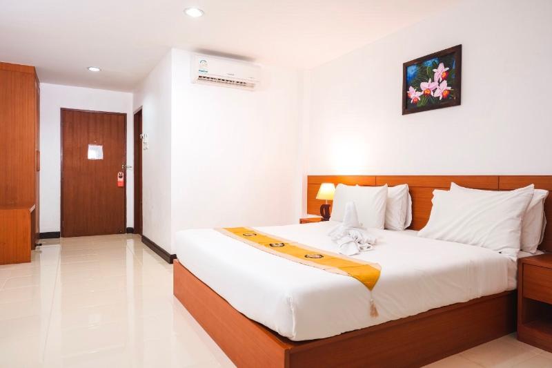 Neptuna Hotel By Maduzi Phuket