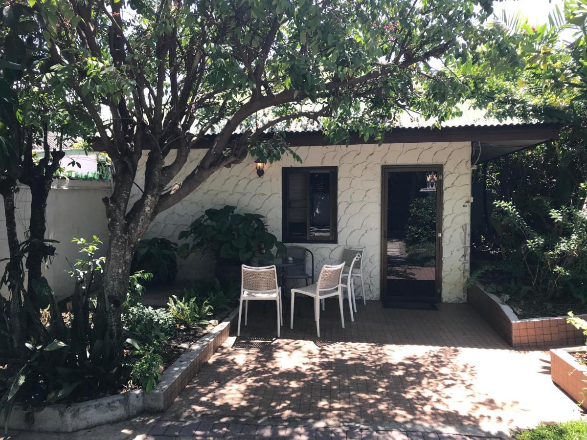 Pat & Tim House 3*
