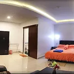 Oyo 1150 Sawasdee Orange Phuket Guest House
