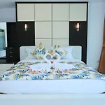 Seaview Villa Patong 芭东海景3卧别墅 5分钟到江西冷 4Bdr Pool