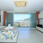 Seaview Villa Patong 芭东海景3卧别墅 5分钟到江西冷 4Bdr Pool