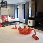 Hi Karon Beach Family Room