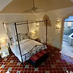 Sunshine Guesthouse And Diving School