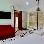 Sunshine Guesthouse And Diving School