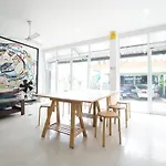 Bedbox Guesthouse And Hostel