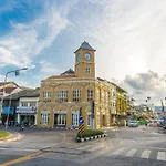 B2 Phuket Boutique & Budget Hotel