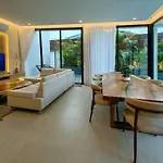 Luxury Bangtao Pool Villa - Prymaverde