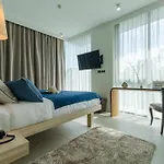 2Bdr Apartment Oceanstone Laguna By Capital Pro