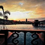 Villa Noon