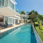 Blue Horizons Villa At The Bay