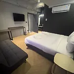 Leon\'S Loft House