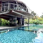 The Oh So Sexy Triple Penthouse-Rare 3-5Br 188M2