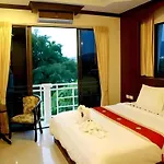 Triple Rund Place Hotel