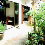Waree\'S Guesthouse