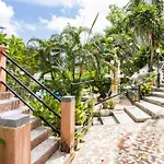 Baan Lukkan Hostel
