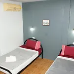 2 Vikings Restaurant & Guesthouse