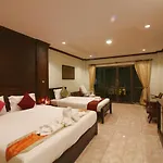 Baan Veerakit Hotel