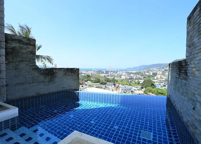 Seaview Villa Patong 芭东海景3卧别墅 5分钟到江西冷 4Bdr Pool