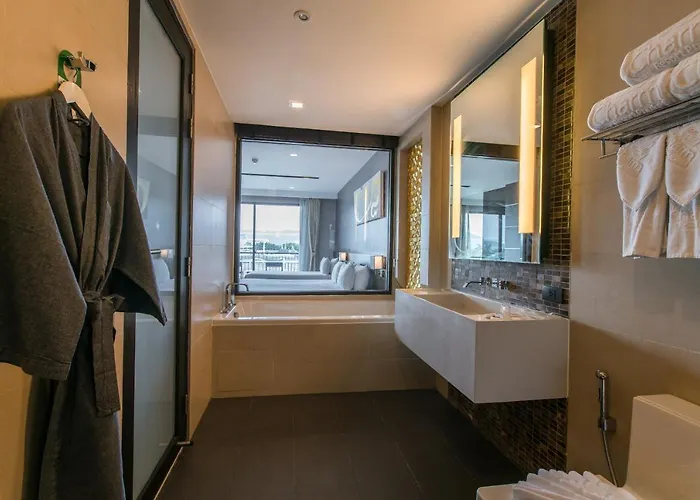 Suite Large Studio Apt With Hot Tub Bath In Front Pa Tong Beach
