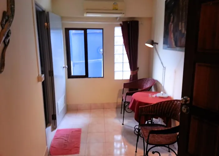 Fong Kaew And Baan Nang Fa Guesthouse