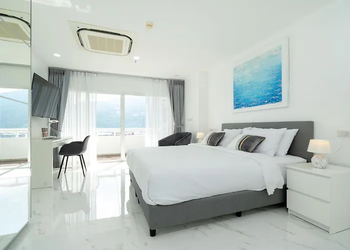 Patong Tower Brand 1-Bedroom Apartment Mountain View , Near Beach