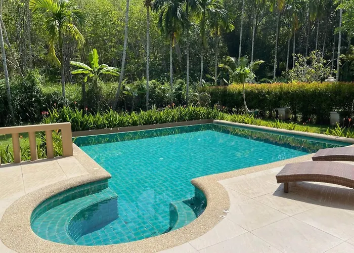 17 - Tropical Pool Villa
