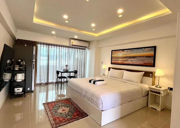 Partial Seaview Studio On 11 Floor Near Jungceylon, Bangla Street