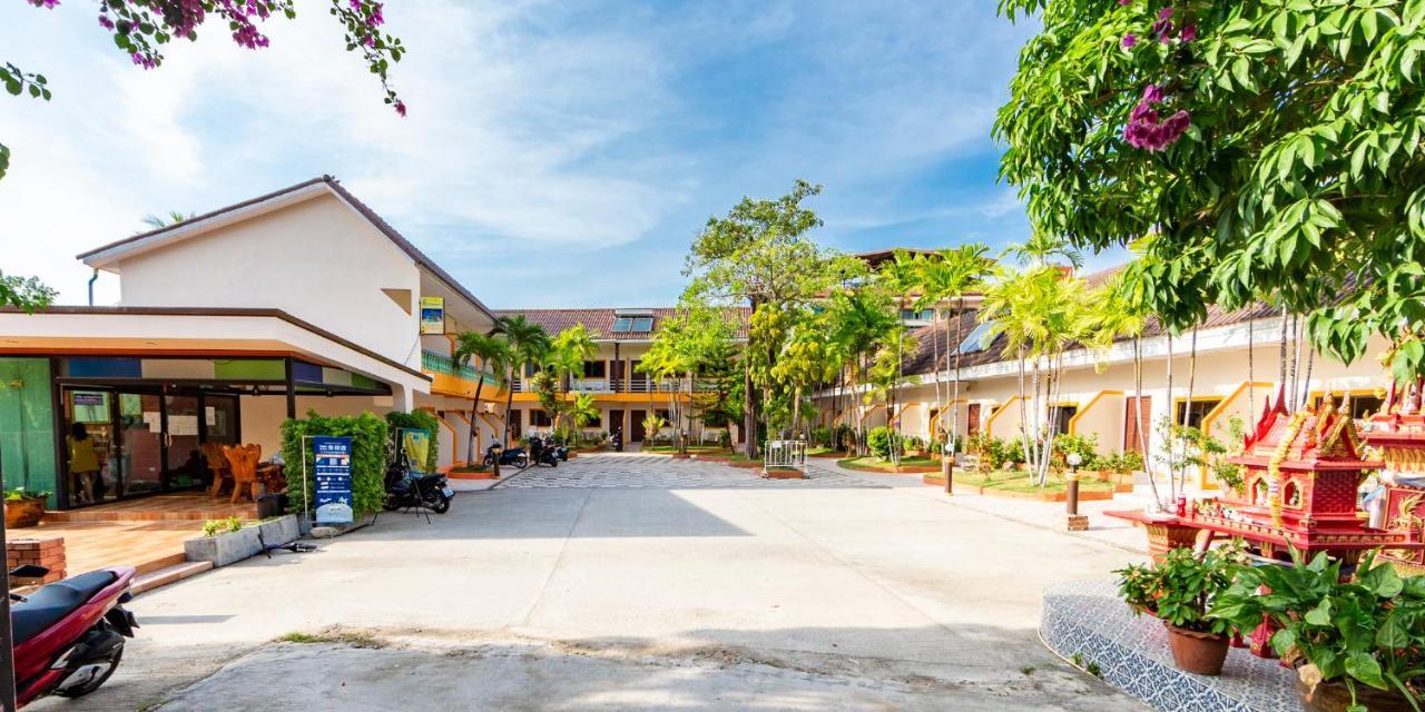 Coconut Hotel 3*