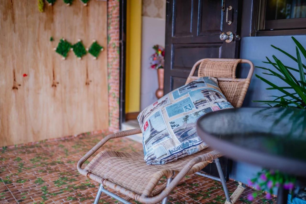 Menulis Coolly House Bed & Breakfast