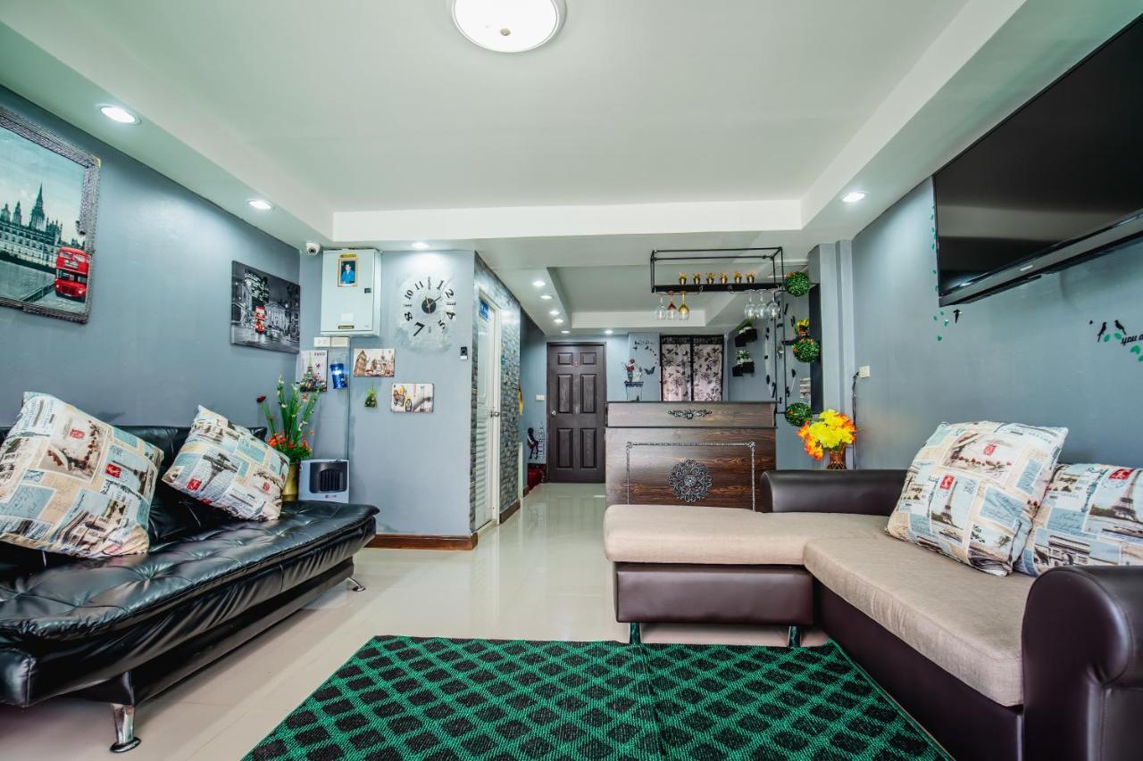 Menulis Coolly House Bed & Breakfast