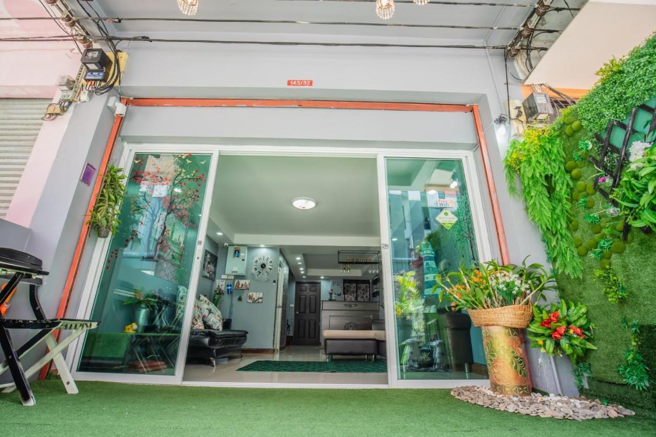 Menulis Coolly House Patong