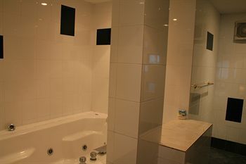 Aquarius Gay & Sauna Hotel 3*