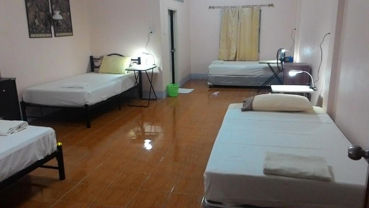 D's Corner & Gasthuis Phuket
