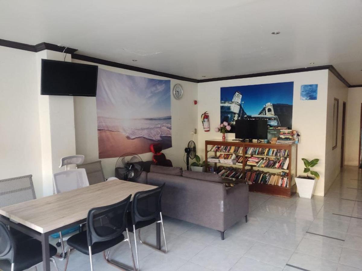 Holidays House 2*