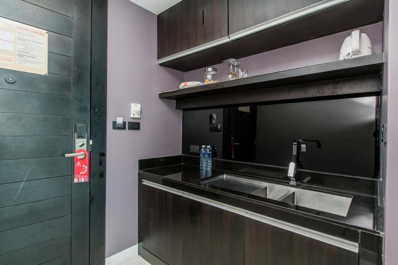 Large With Hot Tub Bath In Front Pa Tong