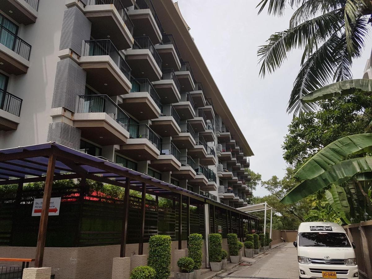 Large With Hot Tub Bath In Front Pa Tong Holiday home