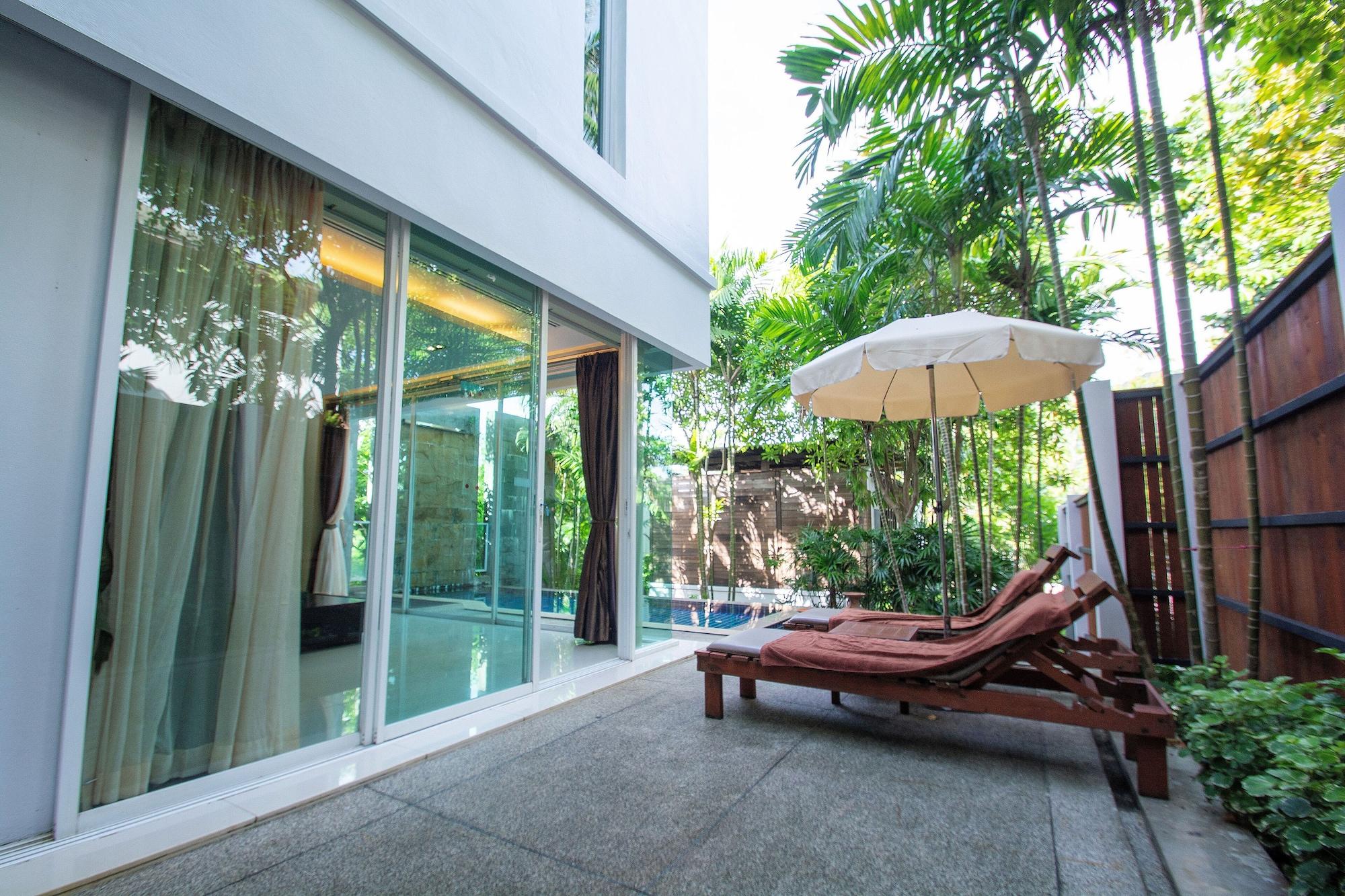 Peach Blossom & Pool - Sha Plus Hotel 4*