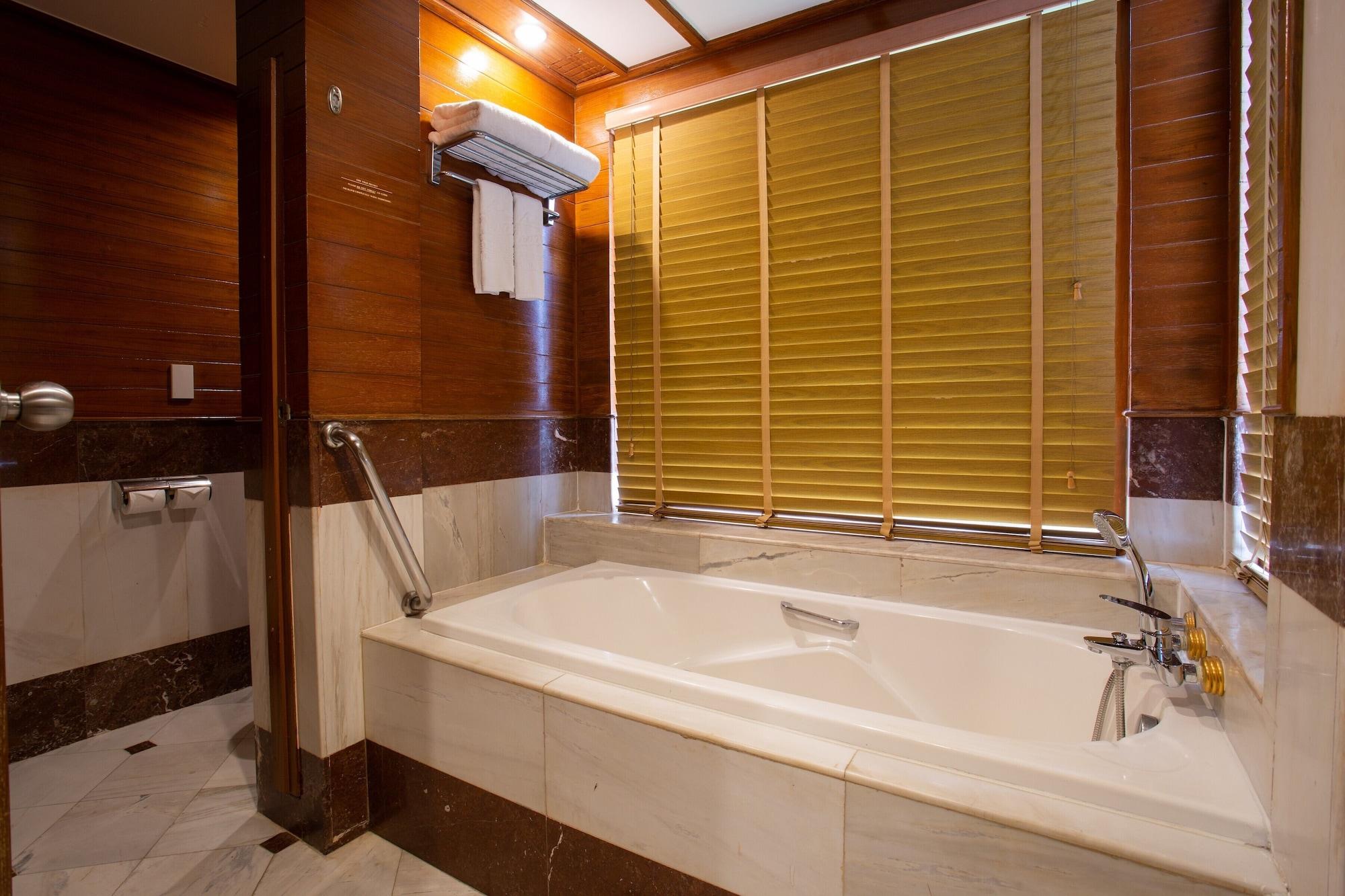 Thavorn Beach Village & Spa Phuket Resort 5*