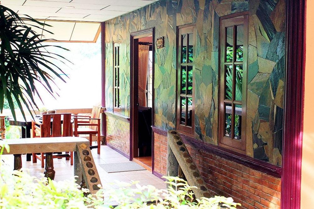 Baan Vanida Garden Karon