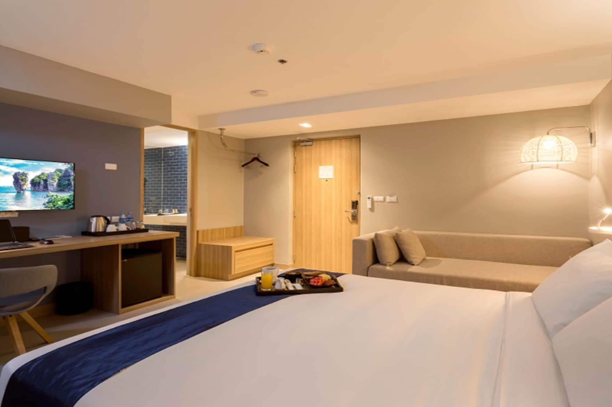 Hotel Journeyhub Phuket 4*
