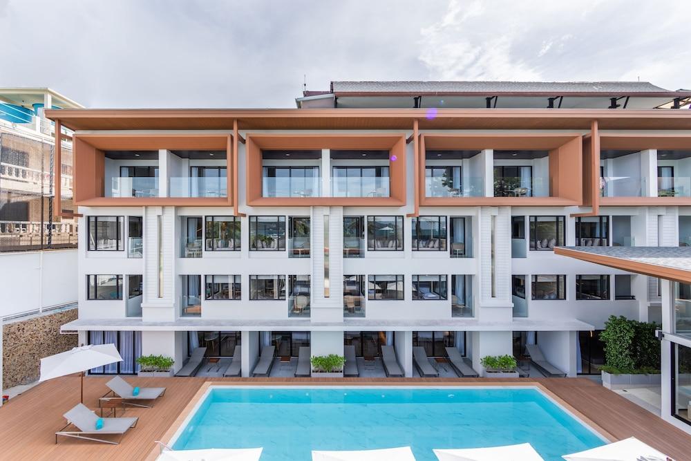 Hotel Liv Phuket Beachfront
