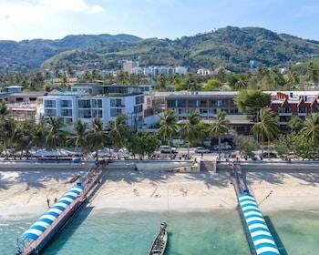 Hotel Liv Phuket Beachfront 4*