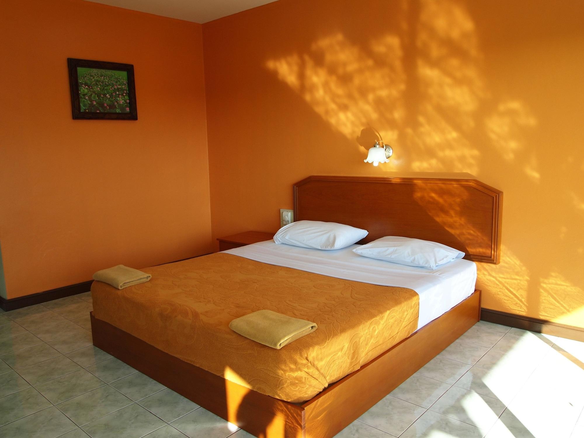 Village Hotel 3*