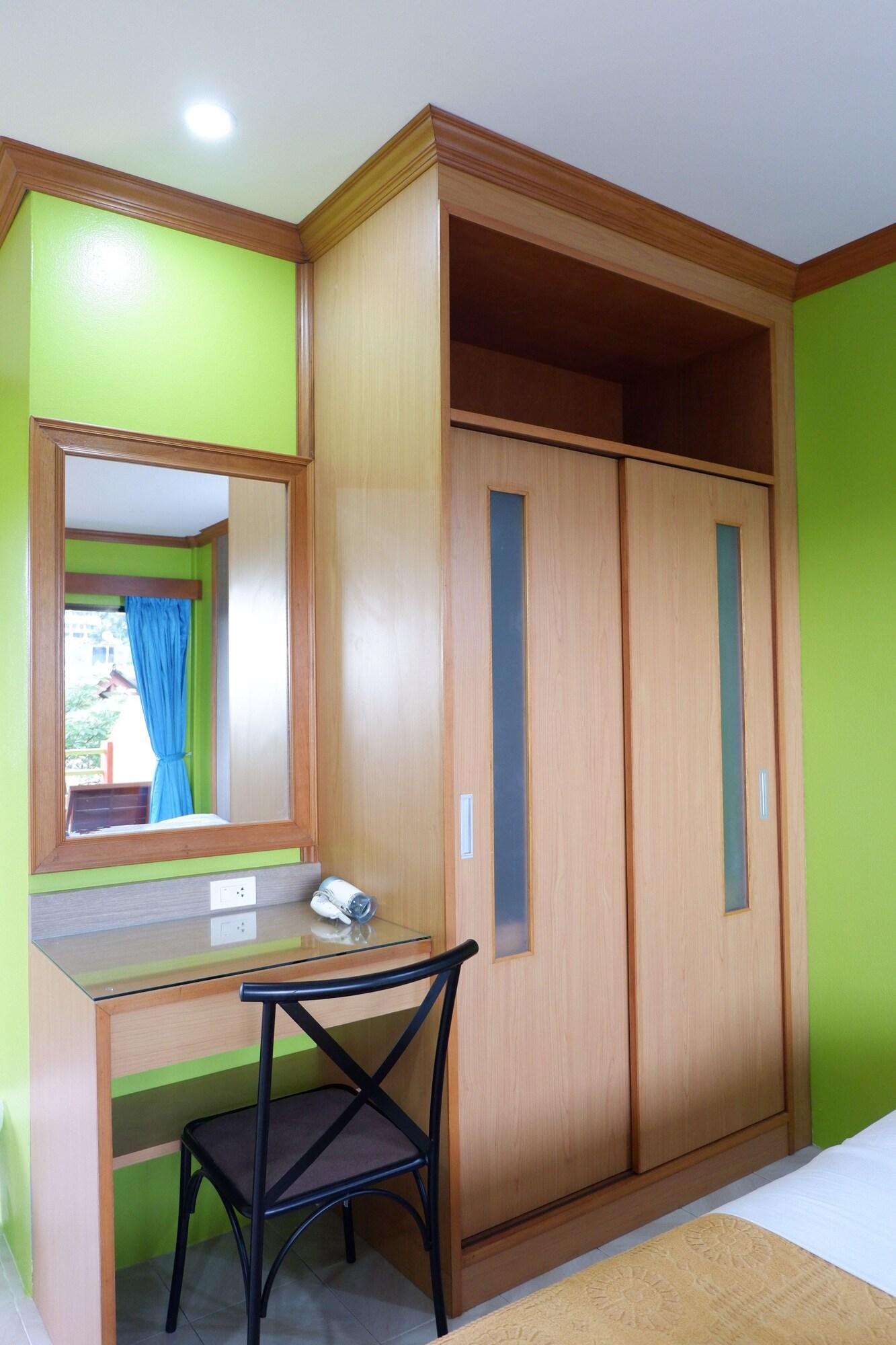 Village Hotel 3*