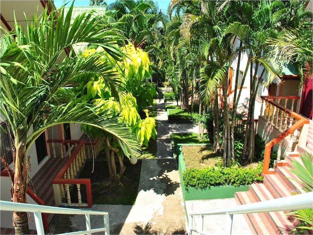 Village Hotel 3*
