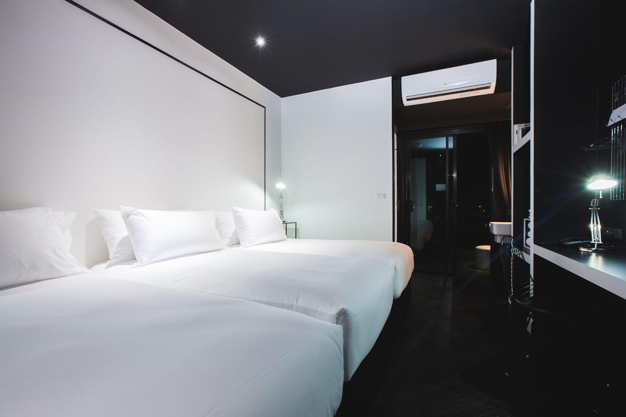 Hotel Blu Monkey Hub And Town- Free Day Coworking Space 4*